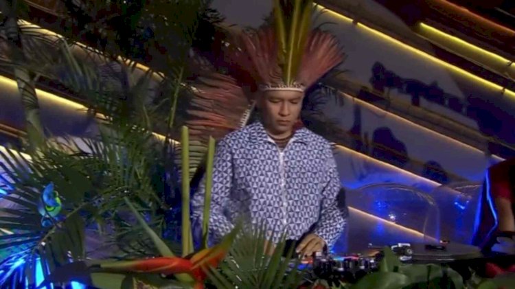 DJ indígena de MS divide palco com Anitta e se apresenta para 50 mil pessoas na Amazônia